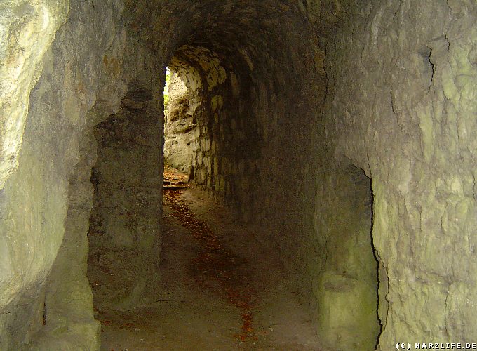 Burgruine Scharzfels - Felsentunnel zur Ruine der Oberburg