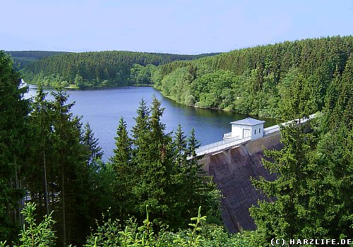 Blick vom Peterstein auf die Zillierbachtalsperre