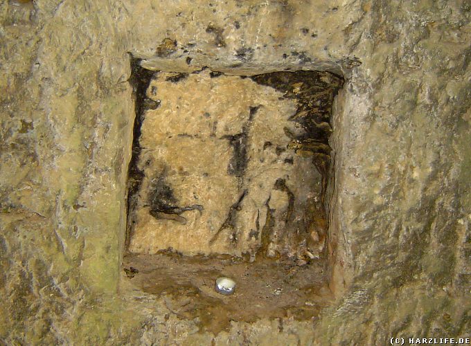 Kleine Felsnische im hinteren Bereich der Steinkirche