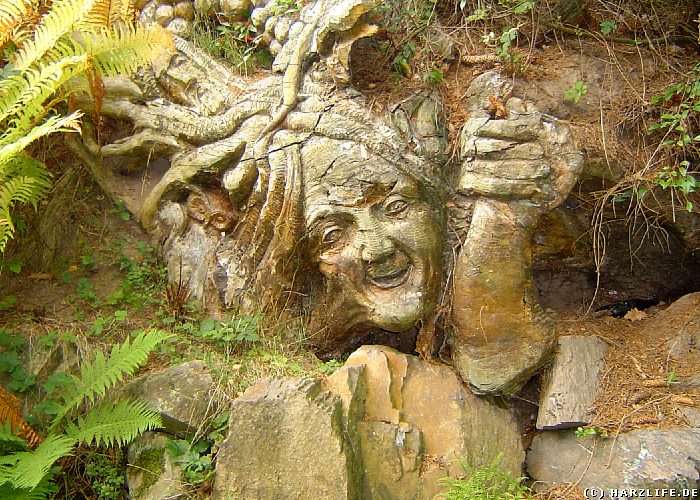 Schnitzkunstwerk Brockenhexe im Kurpark von Bad Sachsa